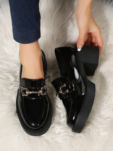 Women's Fashionable Classic Soft And Comfortable Outdoor Versatile Pu Chain Decor Round Toe Slip-on