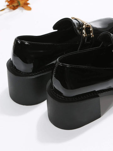 Women's Fashionable Classic Soft And Comfortable Outdoor Versatile Pu Chain Decor Round Toe Slip-on