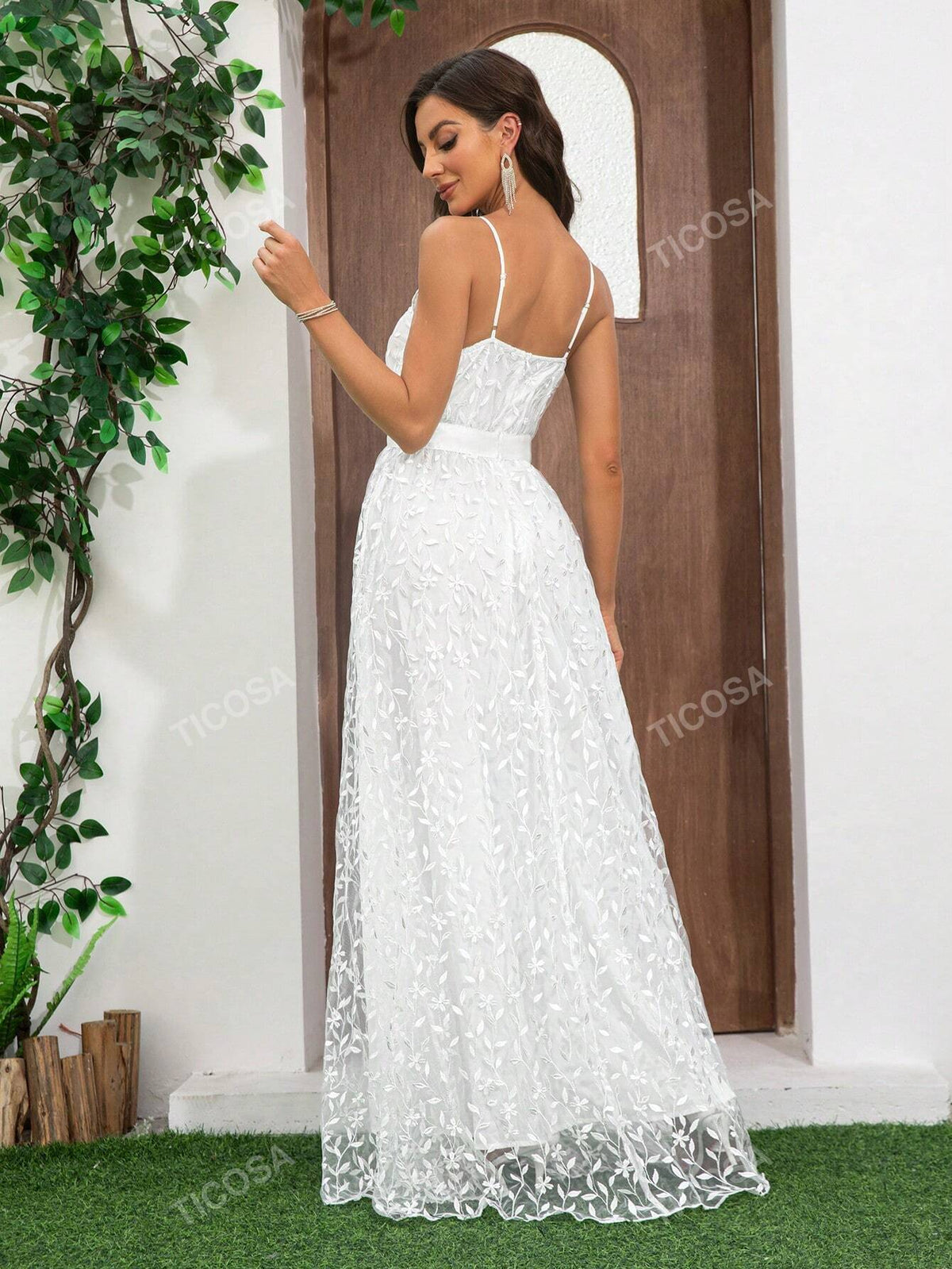 Women's Lace Strap Extra Long Romantic Wedding Dress Formal Banquet Dress