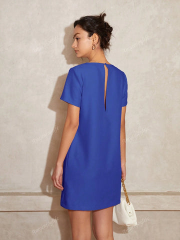 Women's Minimalist Solid Color V-Neck Short Sleeve Straight Dress