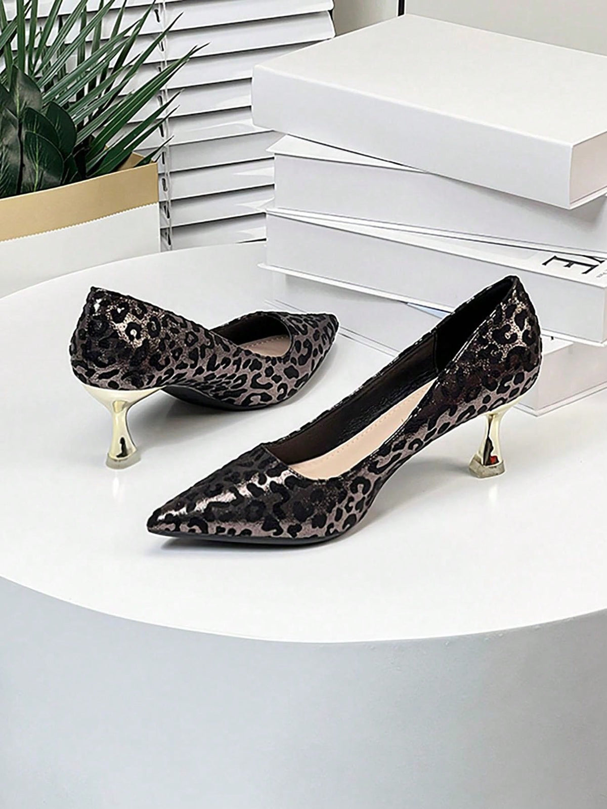 Women's New Style Level 4 Casual Soft Sole Soft Face Non-Tiring Pointed Toe Leopard Print Fashionable