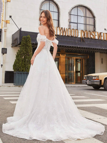 Women's Off Shoulder Embroidered Mesh Wedding Dress With Train