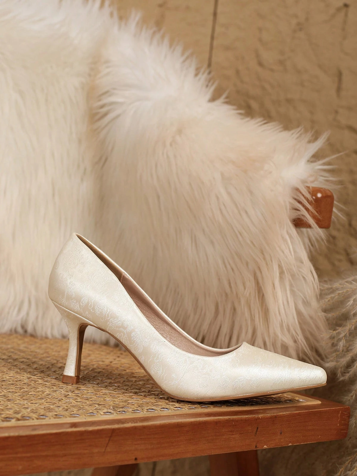 Women's Printed Pointed Toe Slip-On High Heel Shoes, White & Fashionabl