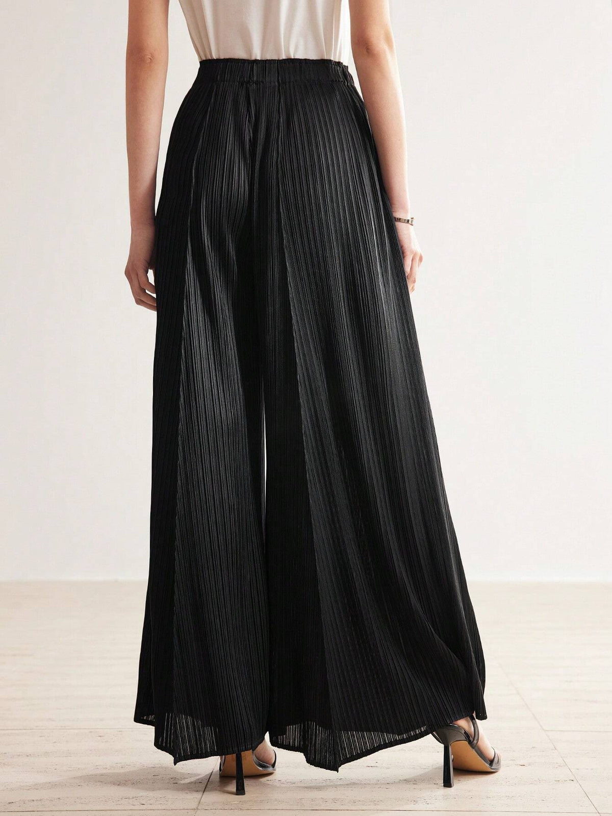 Women's Solid Colored Wide Leg Pants With Waist Belt