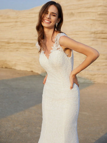 Women's V-Neck Sleeveless Lace Mermaid Wedding Dress With Fish Tail Hem