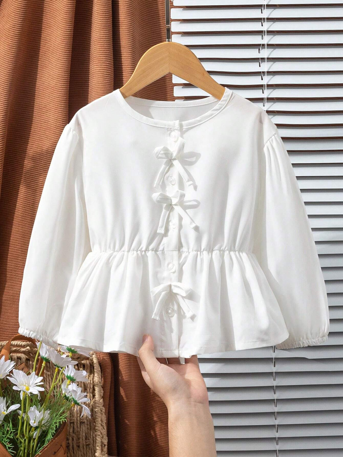 Young Girl Casual White Blouse With Bow Detail And Lantern Sleeves, Suitable For Pairing With Any Pants, Skirts Or Jackets, For Daily Wear In Fall/Winter
