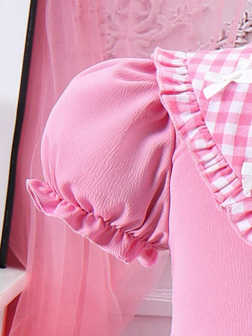 Young Girl Back-To-School Season Giveaway: Love Bag + Pink & White Grid Texture Short-Sleeved Dress With Lotus Leaf Collar And Bubble Sleeves For Little Girls; Suitable For Casual Outing, Team Uniform, Performance Costume, And Country-Style Party.