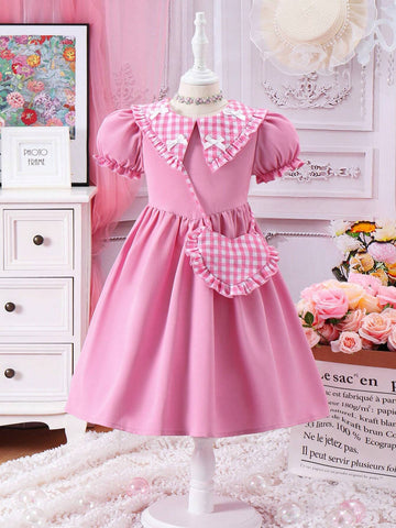 Young Girl Back-To-School Season Giveaway: Love Bag + Pink & White Grid Texture Short-Sleeved Dress With Lotus Leaf Collar And Bubble Sleeves For Little Girls; Suitable For Casual Outing, Team Uniform, Performance Costume, And Country-Style Party.