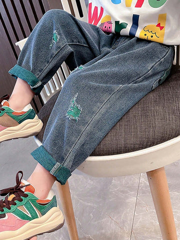 Young Girl Bear Patch Contrast Color Ripped Tapered Jeans