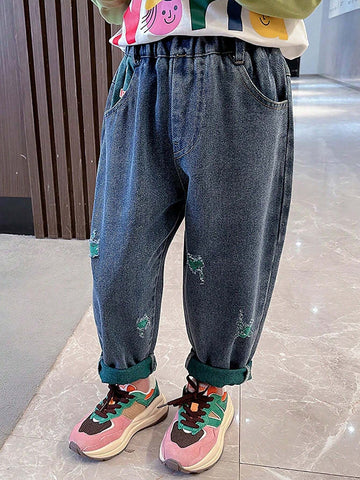 Young Girl Bear Patch Contrast Color Ripped Tapered Jeans