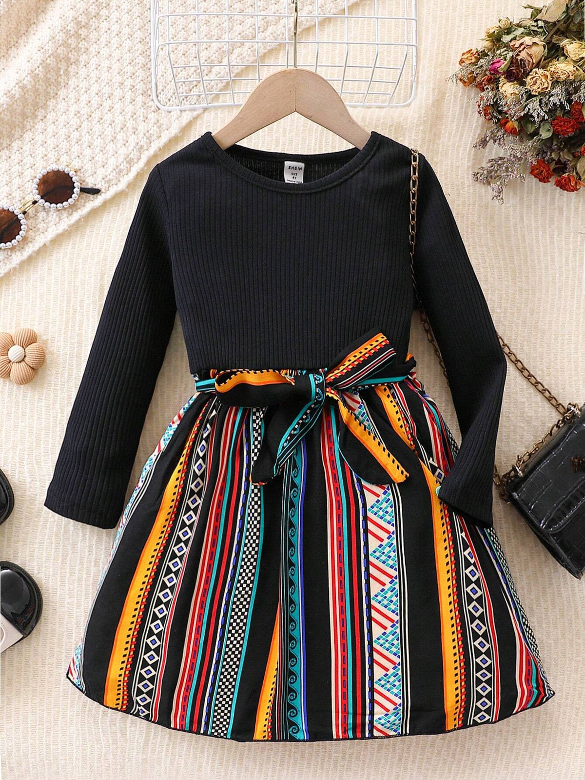Young Girl Black Ribbed Splice Ribbed Print Dress Very Suitable For Girls Aged 4-7 To Wear In Summer, Autumn And Spring Seasons.