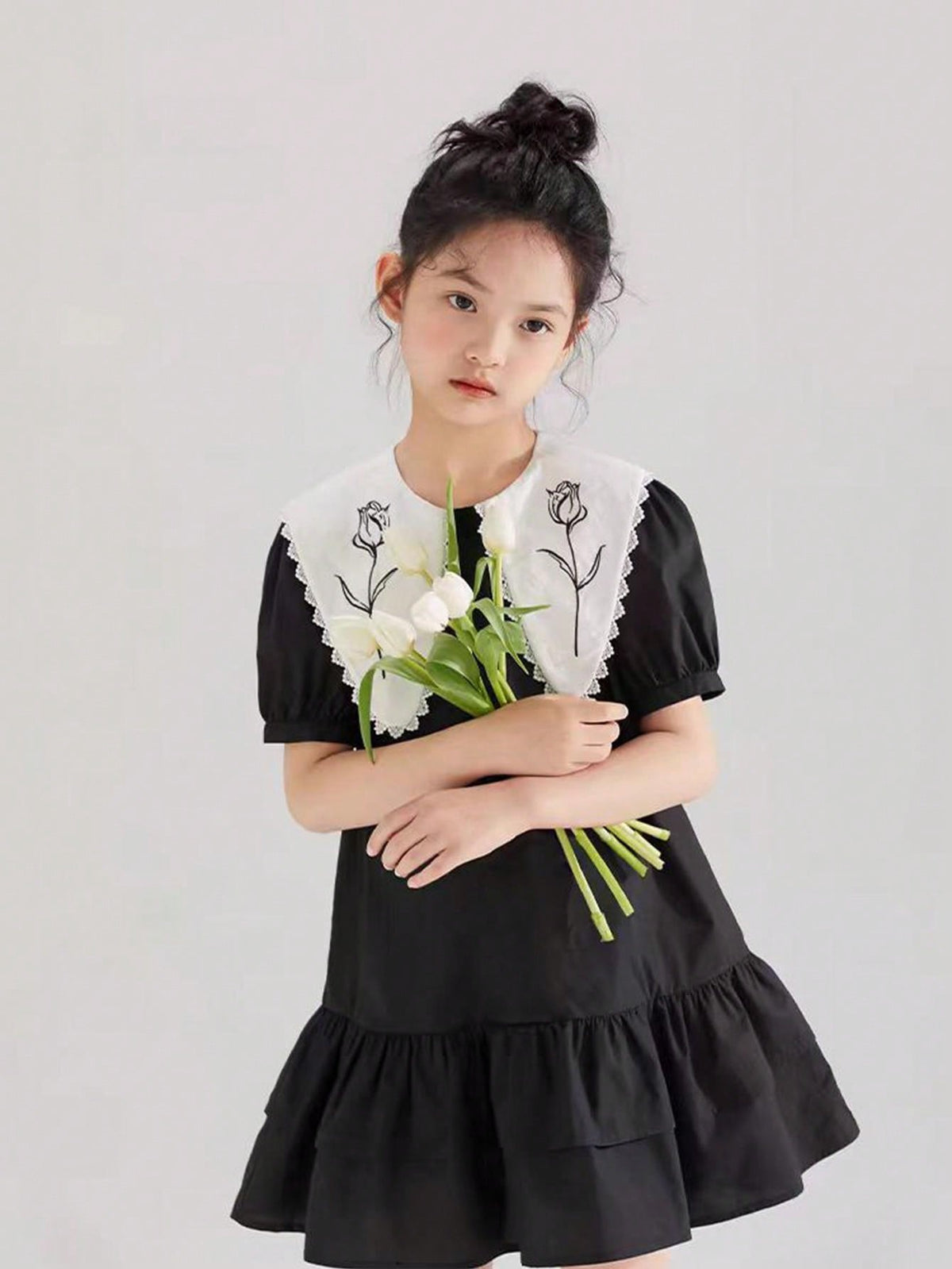 Young Girl Contrast Collar Dress With Flower Embroidery And Ruffled Hem