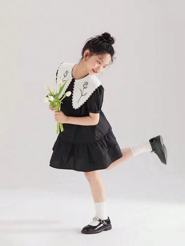 Young Girl Contrast Collar Dress With Flower Embroidery And Ruffled Hem