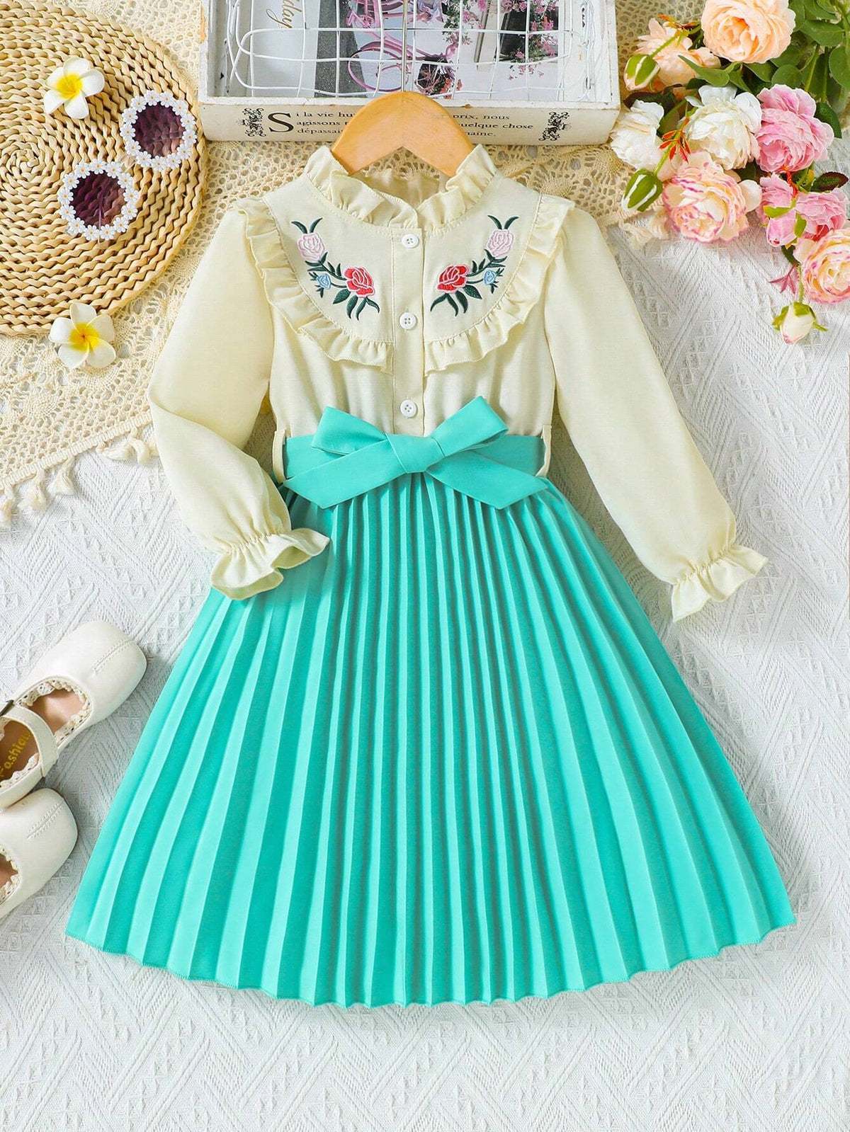 Young Girl Cute Floral Embroidered Ruffled Hem 2 In 1 Dress With Button Placket And Belt, Elegant And Versatile For Autumn/Winter Everyday Wear