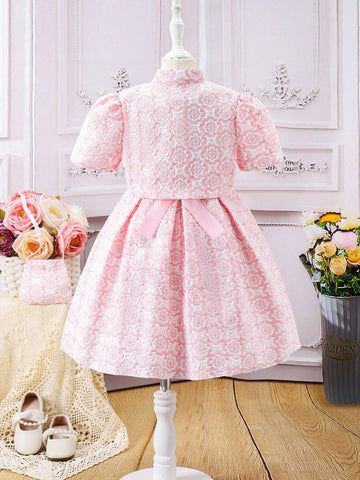 Young Girl Pink Elegant And Jacquard Fabric With Floral Reliefs, Short-Sleeved Open Jacket Stand Collar And Puff Sleeves, Pleated Bubble Skirt With Crossbody Bag - 2pcs Set, Spring And Summer Holidays, Gatherings, Parties, Weddings, And Outings.
