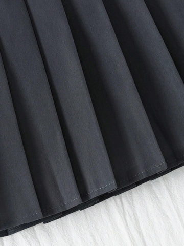Young Girl Plain Sleeveless Simple Pleated Dress, For Performance And Casual Everyday Wear