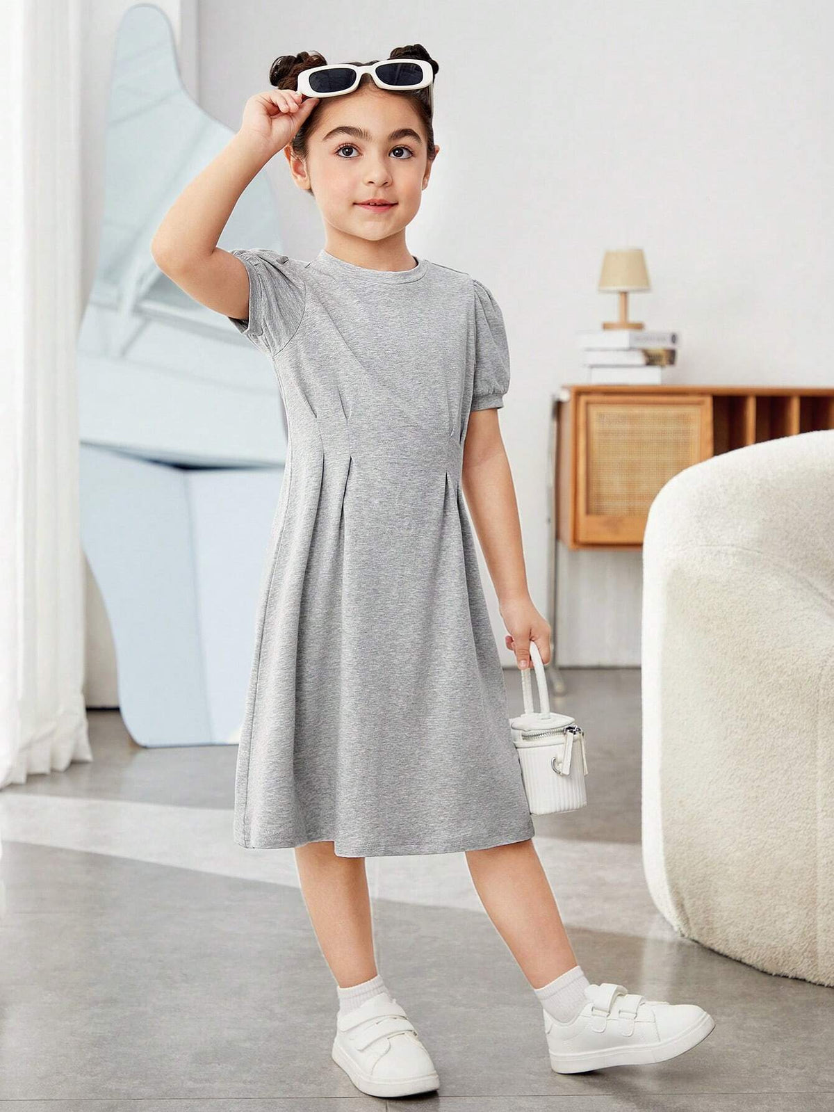Young Girl Round Neck Short Sleeve Waist Pleated Casual Dress