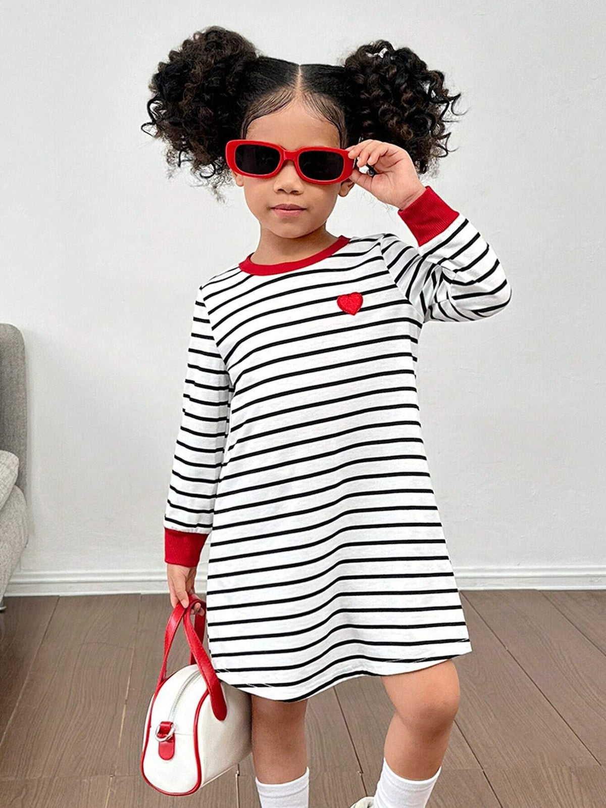 Young Girl Striped Heart Print Loose Fit Round Neck Long Sleeve Dress, Suitable For Casual Daily Wear, Indoor & Outdoor