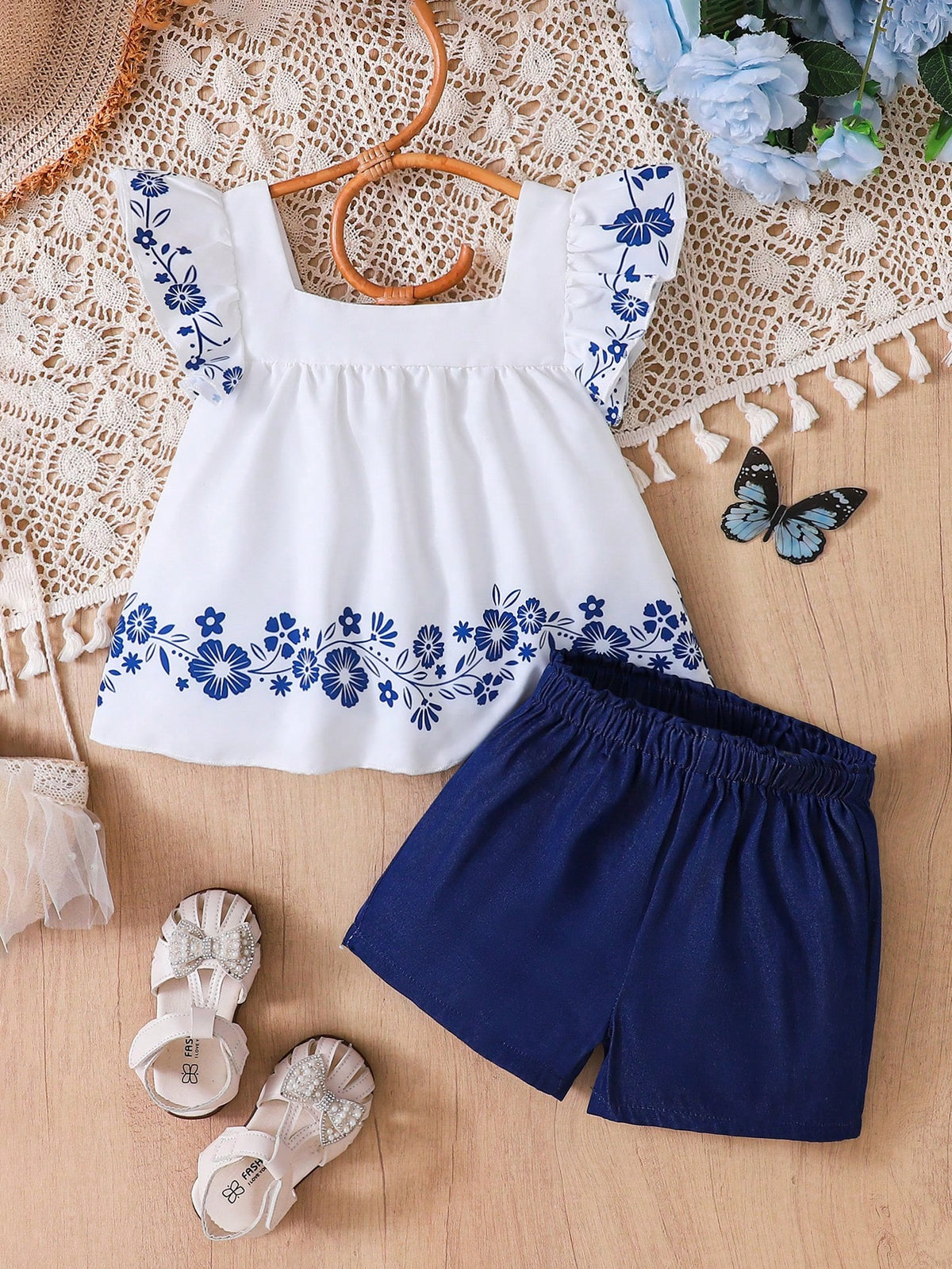 Young Girl Style Floral Placement Print Blouse And Solid Color Shorts Set