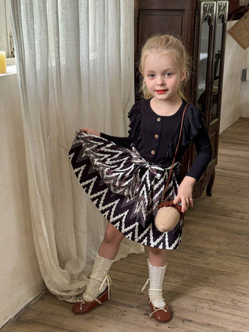 Young Girls And Toddler Girls Holiday Ruffle Accent Button Detail Geometric Pattern Casual Dress, Suitable For Daily Leisure And Holiday Wear