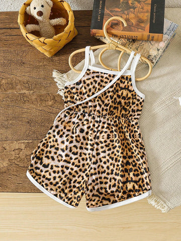 Young Girls' Bold And Avant-Garde Leopard Print Jumpsuit Paired With A Small Bag, Suitable For Beach Vacation In Spring And Summer