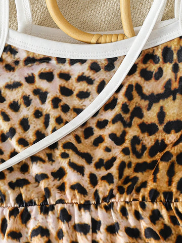 Young Girls' Bold And Avant-Garde Leopard Print Jumpsuit Paired With A Small Bag, Suitable For Beach Vacation In Spring And Summer