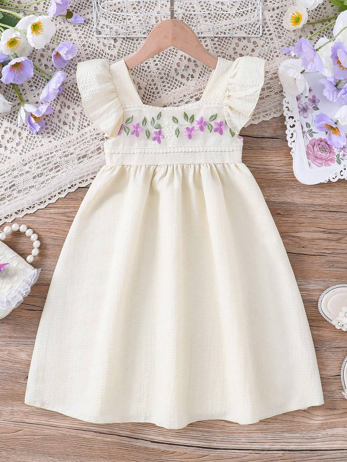 Young Girl's Floral Embroidery Flying Sleeves Dress