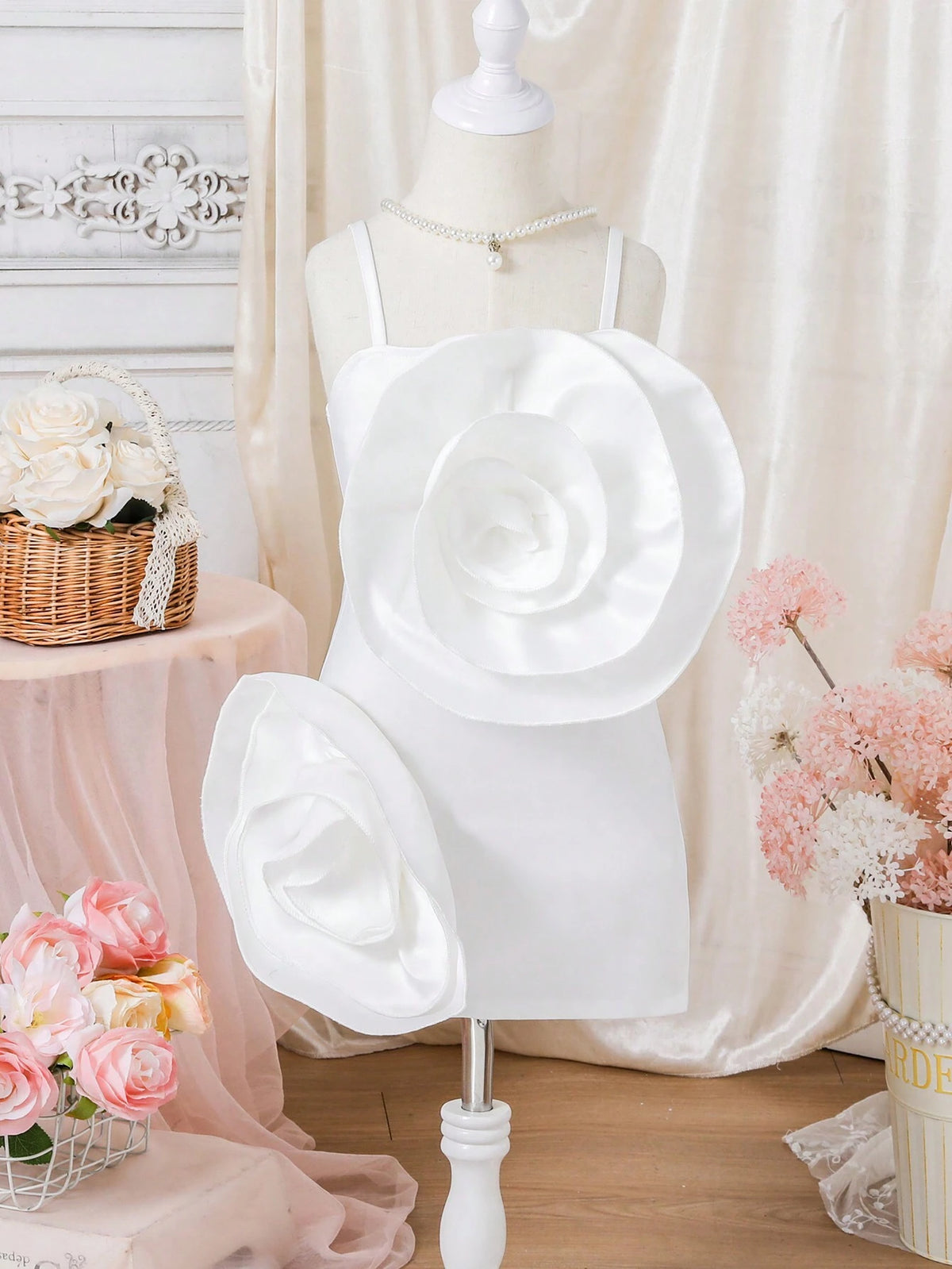 Young Girl's Solid Color Strapless Dress With 3d Floral Design