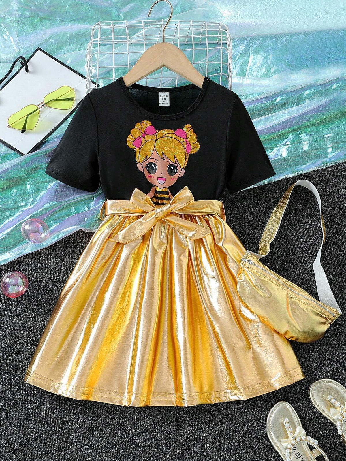 Young Girls' Summer New Cool Style Cartoon Character Print Faux Leather Patchwork Dress With Waist Belt, Including A Bag, 3pcs/Set
