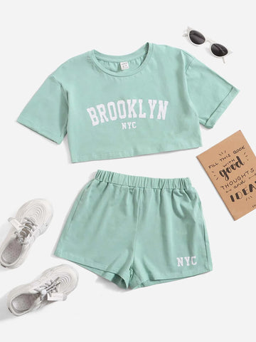 Girls Letter Graphic Drop Shoulder Crop Tee & Shorts Set