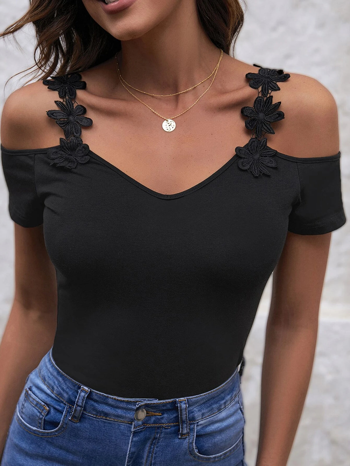 EMERY ROSE Appliques Cold Shoulder Tee