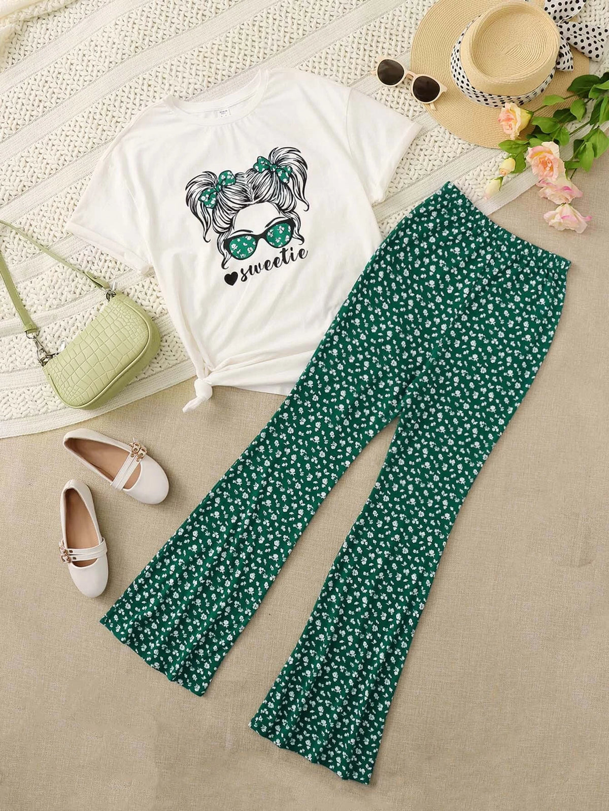 Teen Girls Figure & Letter Graphic Tee & Ditsy Floral Print Flare Leg Pants