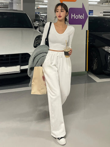 DAZY Solid Scoop Neck Crop Tee