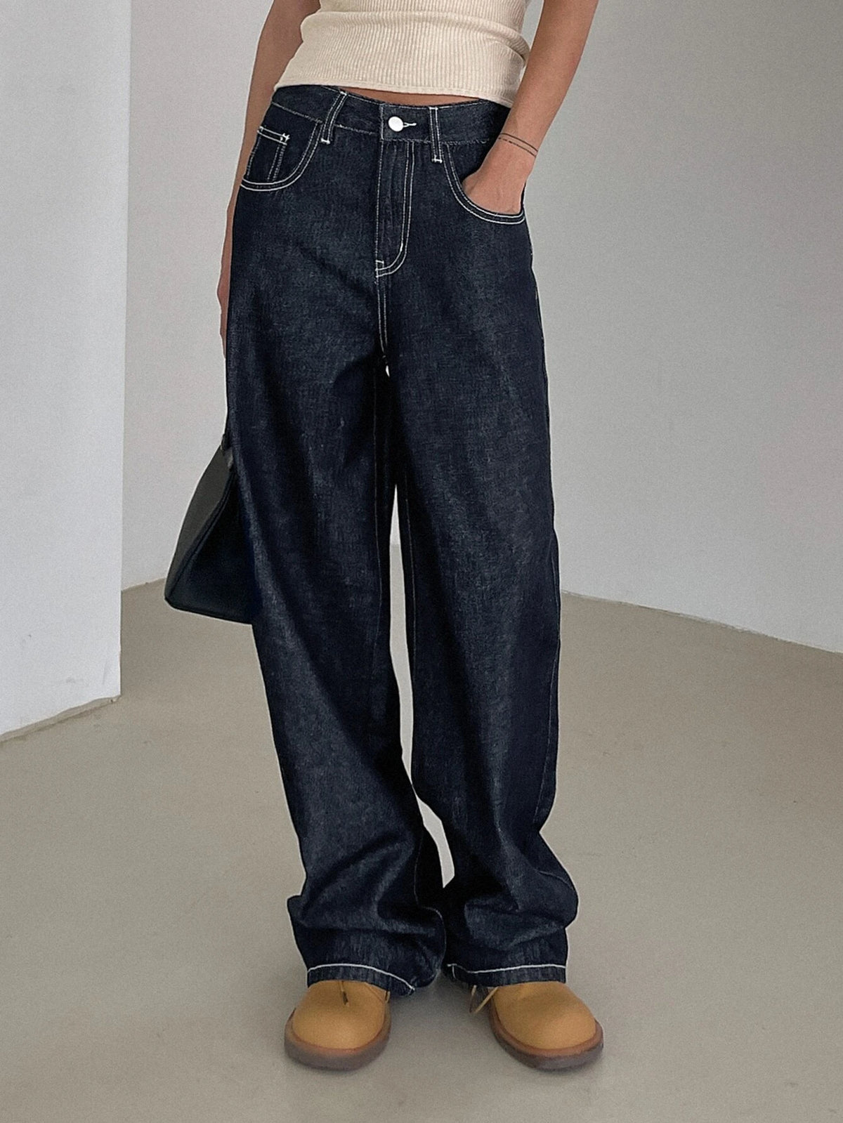 DAZY Top-stitching Slant Pocket Straight Leg Jeans