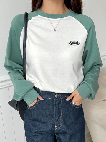 DAZY Letter Patched Colorblock Raglan Sleeve Tee
