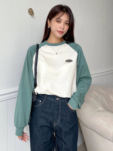 DAZY Letter Patched Colorblock Raglan Sleeve Tee