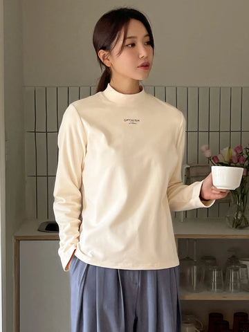 DAZY Letter Graphic Mock Neck Tee