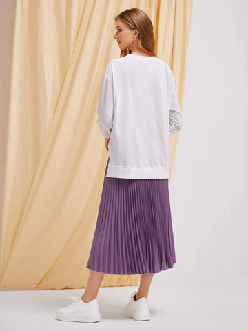 Figure and Slogan Graphic Drop Shoulder Pullover & Pleated Skirt Set