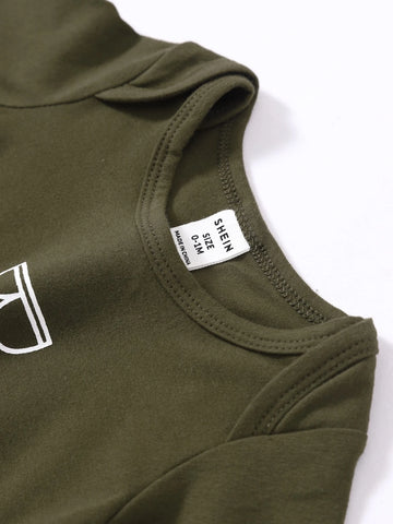 Newborn Baby Letter Graphic Jumpsuit & Hat
