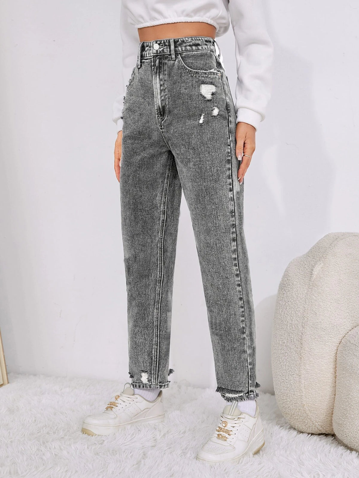 Zipper Fly Tapered Jeans