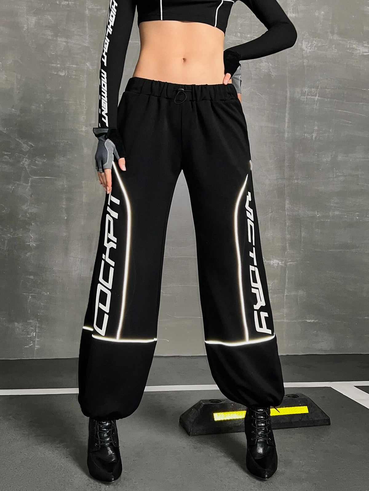 Letter Graphic Contrast Reflective Binding Drop Waist Parachute Sweatpants