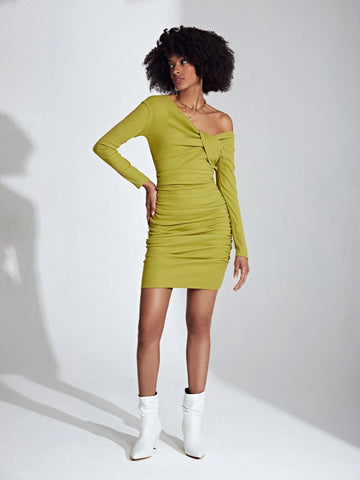 Twist Front Ruched Side Bodycon Dress