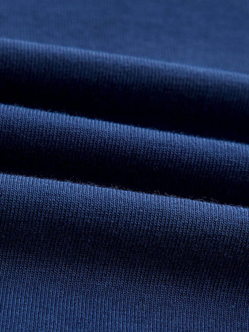 EZwear Letter Graphic Contrast Stitch Notched Neck Crop Tee