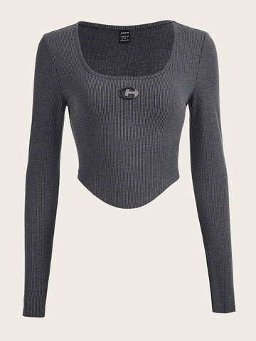 EZwear Rhinestone Metal Decor Scoop Neck Asymmetrical Hem Crop Tee