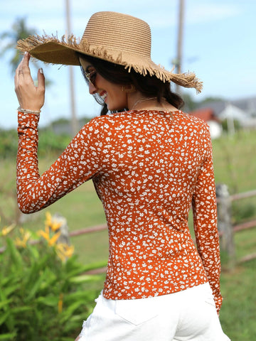 EMERY ROSE Ditsy Floral Print V Neck Tee