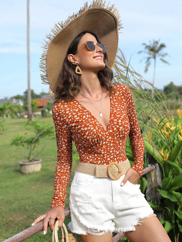 EMERY ROSE Ditsy Floral Print V Neck Tee