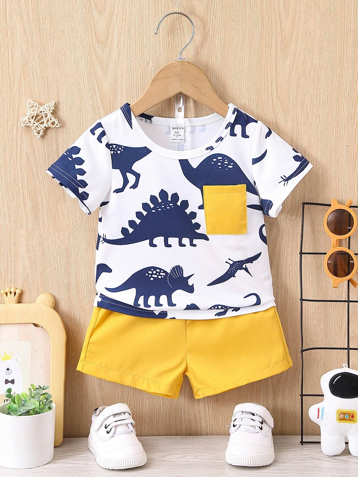 Baby Dinosaur Print Patched Pocket Tee & Shorts