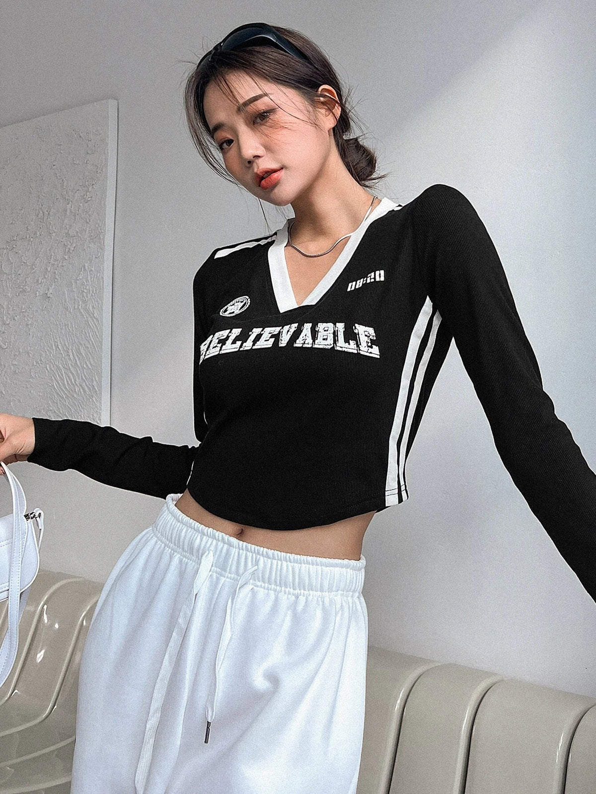 DAZY Letter Graphic Contrast Binding Crop Tee