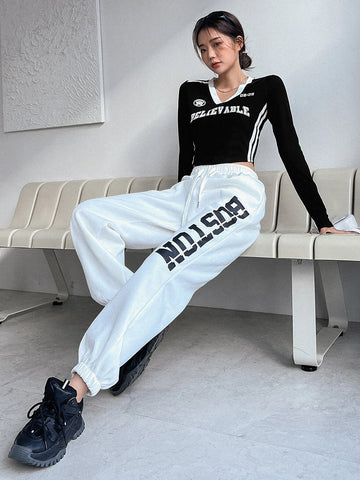 DAZY Letter Graphic Contrast Binding Crop Tee