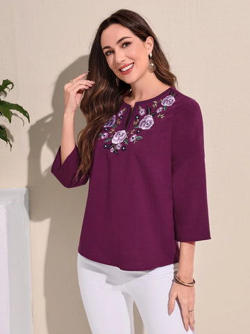 EMERY ROSE Floral Embroidery Notched Neckline Blouse